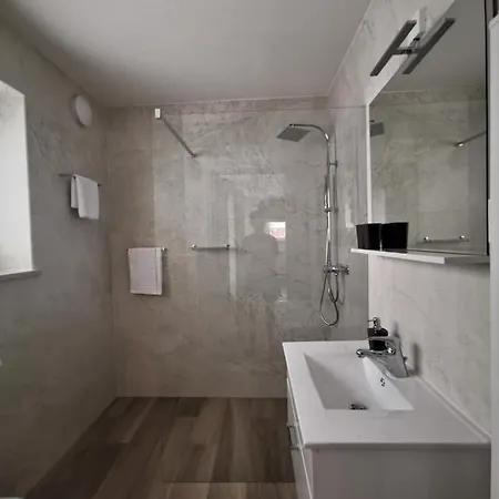 Yellow Dreamhouse 3*