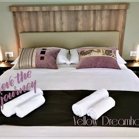 ゲストハウス Yellow Dreamhouse 3*