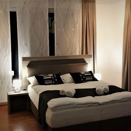 ゲストハウス Yellow Dreamhouse ポストイナ