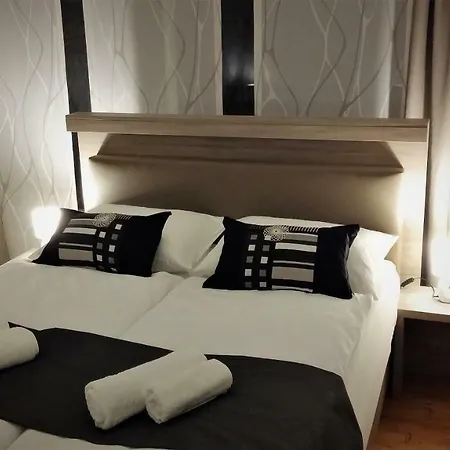 Yellow Dreamhouse 3*