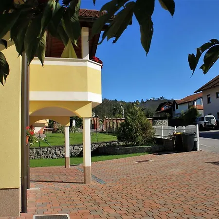 Yellow Dreamhouse 3* ポストイナ