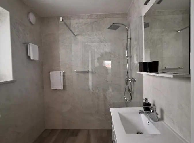 Yellow Dreamhouse 3*