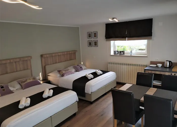 Yellow Dreamhouse 3*