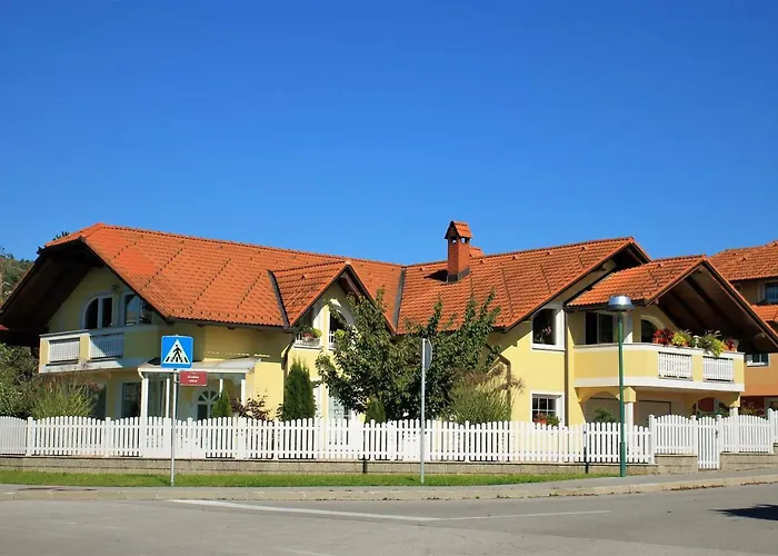 Yellow Dreamhouse 3*