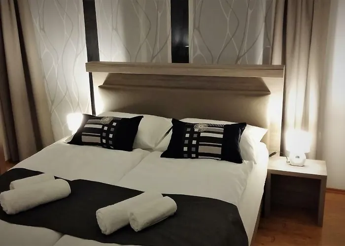 Yellow Dreamhouse 3*