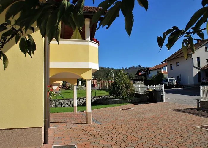 Yellow Dreamhouse 3* Postumia